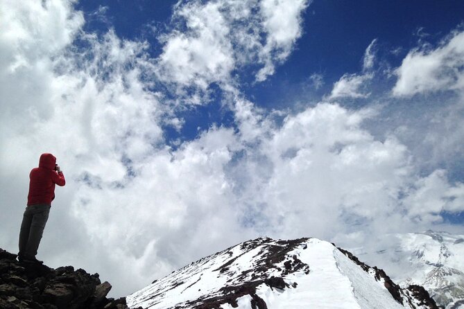 Private full day hike to Pintor hill from Santiago - reaches 4.180m in one day! - Returning through La Parva ski resort