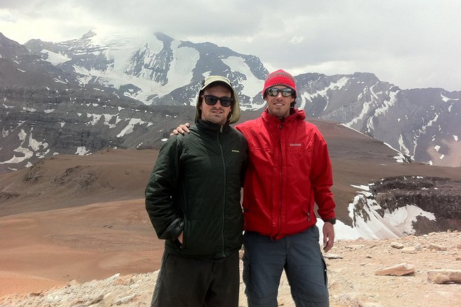 Private full day hike to Pintor hill from Santiago - reaches 4.180m in one day! - What the $205 price includes