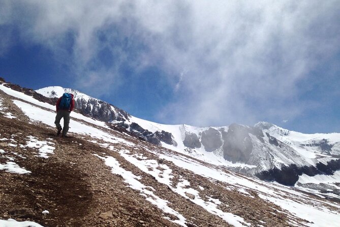 Private full day hike to Pintor hill from Santiago - reaches 4.180m in one day! - The guides make a real difference