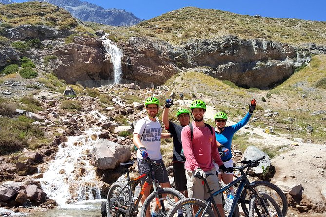 Private Mountain Bike Tour to El Yeso Reservoir and Maipo Valley - A picnic breakfast before the descent