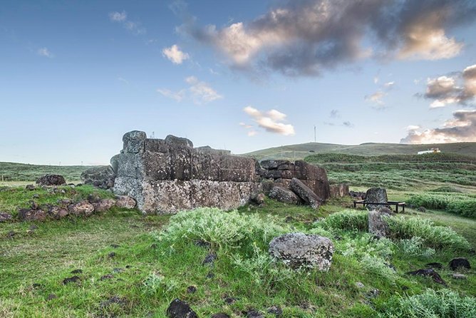 Private Tour: 2 Half Days & 1 Full Day Easter Island Essentials - Day two: The great moai circuit
