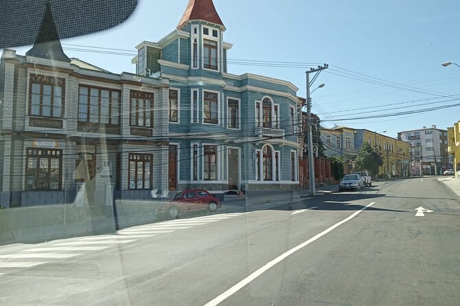 Private Tour Valparaiso and Viña del Mar wine shop in white house - Key points to know before booking