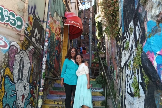 Private Tour Valparaiso and Viña del Mar wine shop in white house - The unnamed castle stop needs clarification