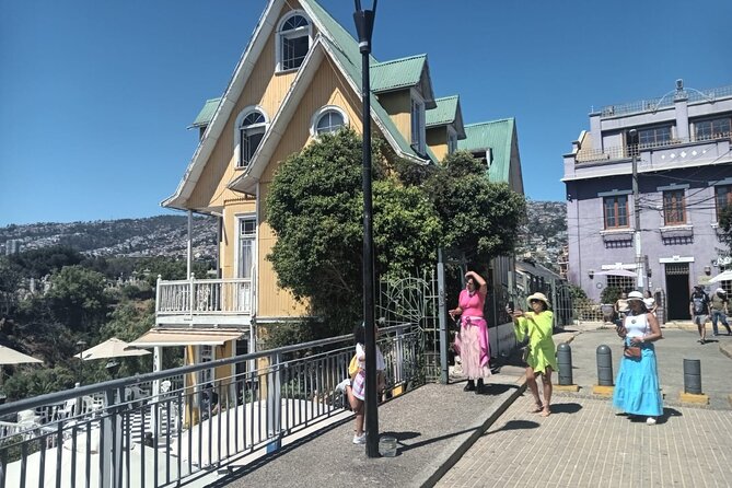 Private Tour Valparaiso and Viña del Mar wine shop in white house - Ten hours on the road: the pace you should expect