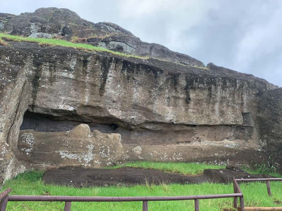 Private tour: where the history of the Moai was born - Te Pito Kura: a giant moai and a powerful stone