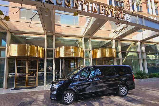 Private Transfer from Santiago Airport to Santiago Hotel & V.V. - The 30 to 50 minute ride into Santiago