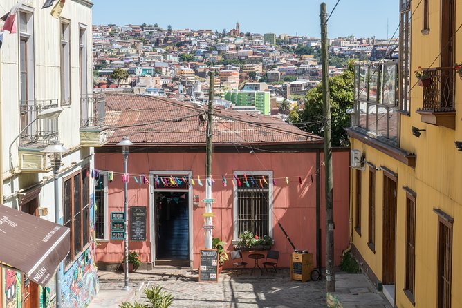 Private Valparaíso Day Tour with Wine or Coast Option - Entering Valparaíso through hills, murals, and old lifts