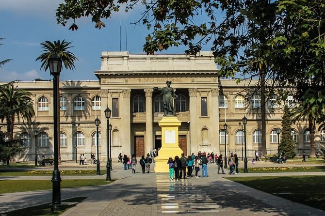 Private Walking Tour to Barrio Yungay Santiago - Finishing in Concha y Toro’s architectural setting