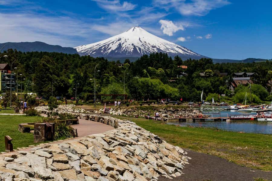 Pucón and Villarrica: Guided Tour with Hotel Pickup - Why visit both towns in four hours?
