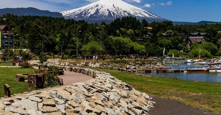 Pucón and Villarrica: Guided Tour with Hotel Pickup - Craft market, city center, and Mirador Canela