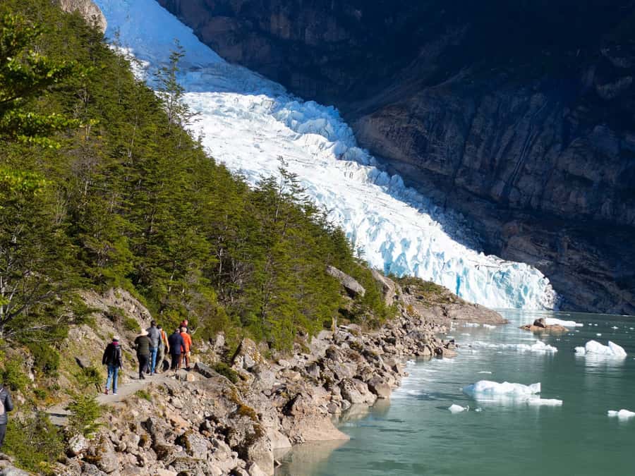 Puero Natales: Glacier Tour with Lunch & Whiskey Aperitif - Cruising through Ultima Esperanza Fjord