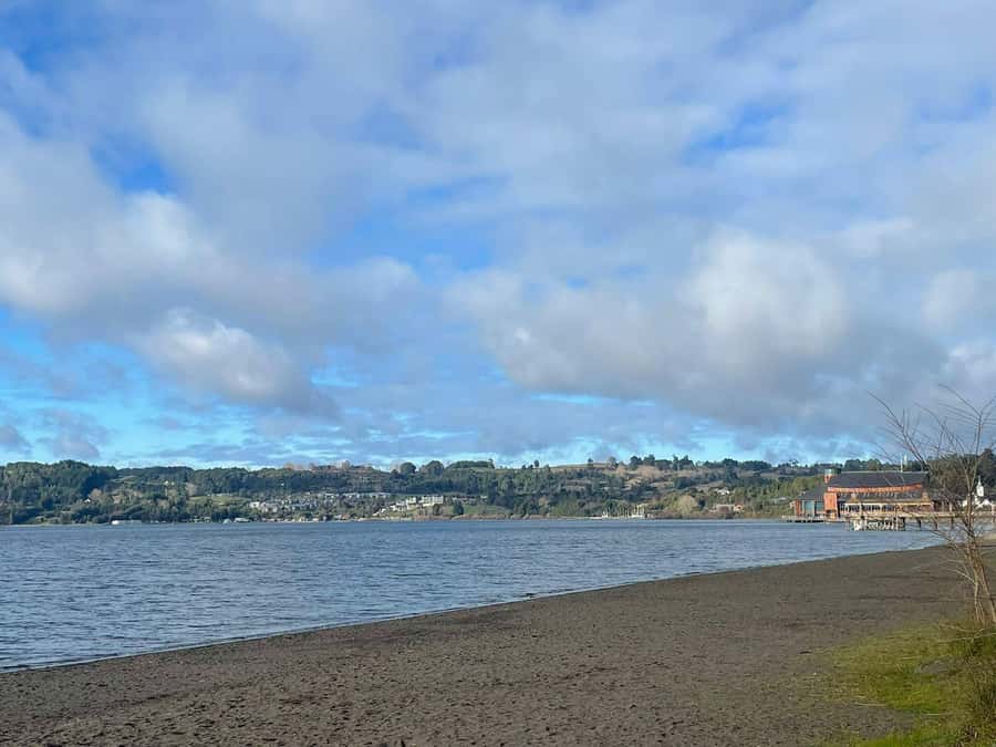 Puerto Montt: Osorno Volcano Tour Shore Tour in Private - Following Lake Llanquihue toward the park