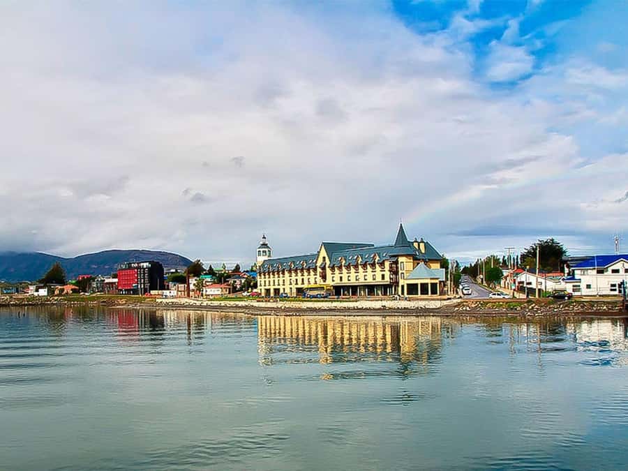 Puerto Natales: Full-Day Torres del Paine Tour - The long ride to Laguna Amarga