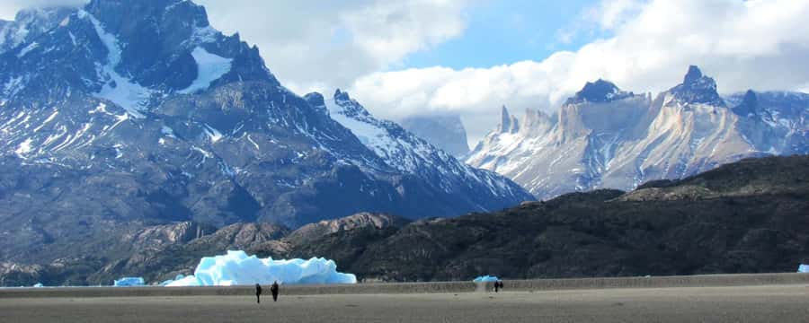 Puerto Natales: Private Full Day Torres + Milodon Cave - Grey Lake and the beach walk