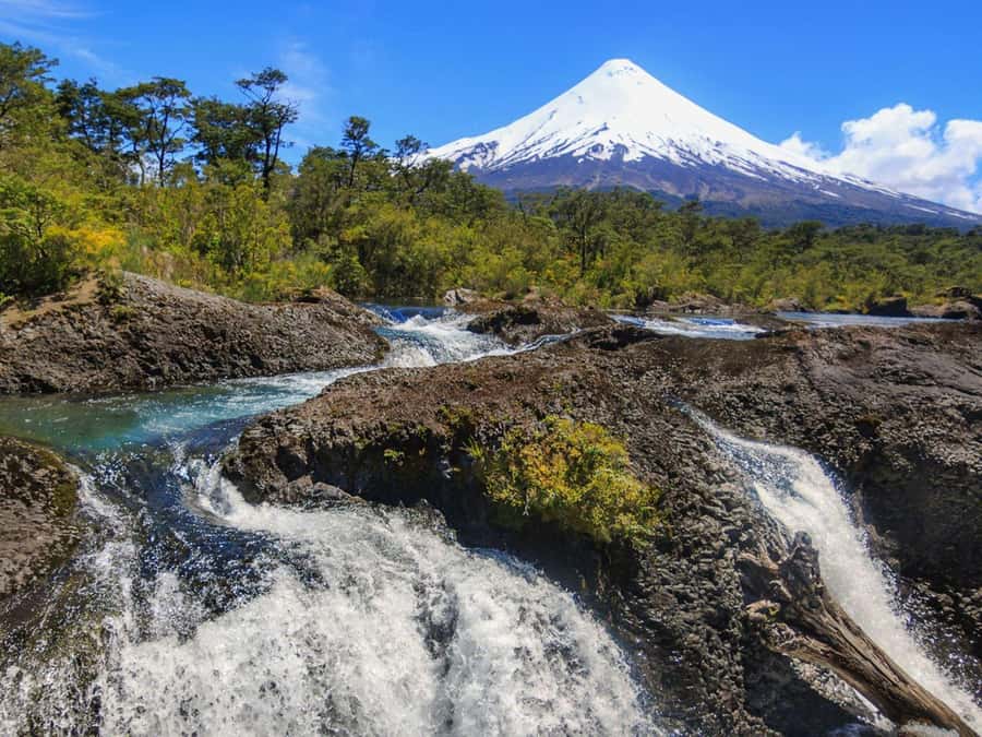Puerto Varas: Osorno Volcano Day Trip by Air-conditioned Van - Why Osorno Volcano makes a good half-day trip