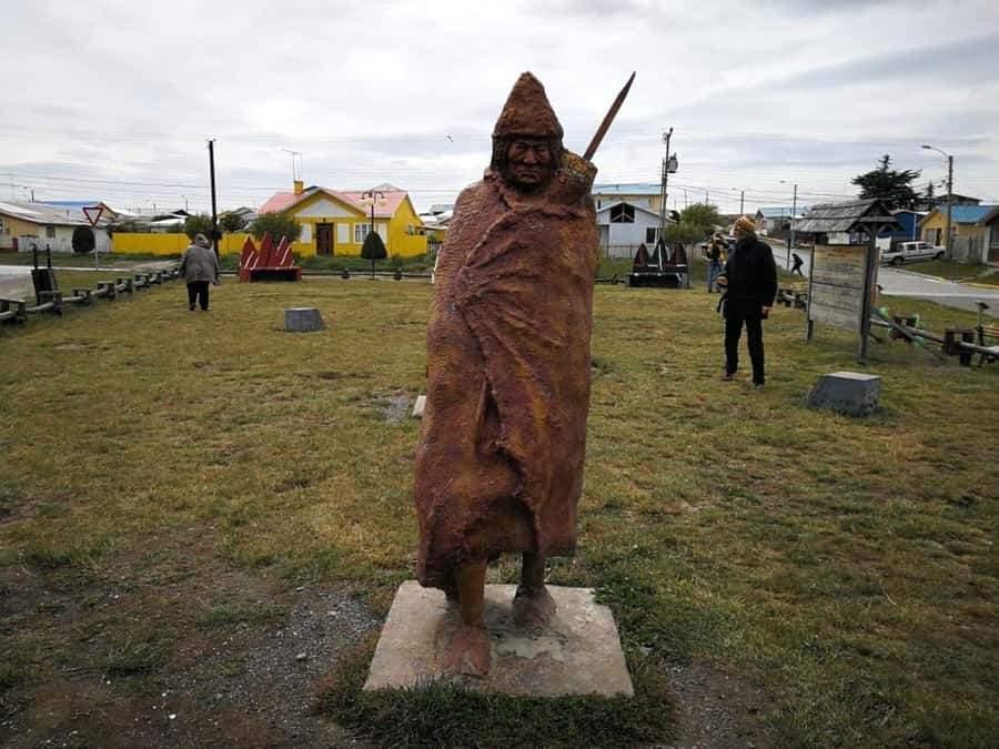 Punta Arenas: King Penguin Park and Tierra del Fuego Trip - Cerro Sombrero and the oil-company town