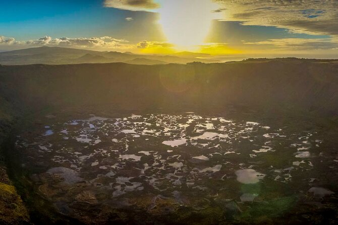 Rano Kau: Trek Around the Crater Rim - Walking the crater rim from different angles