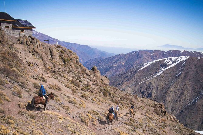 Ride in the semi-private Andes with roast - The climb to the Alemán refuge