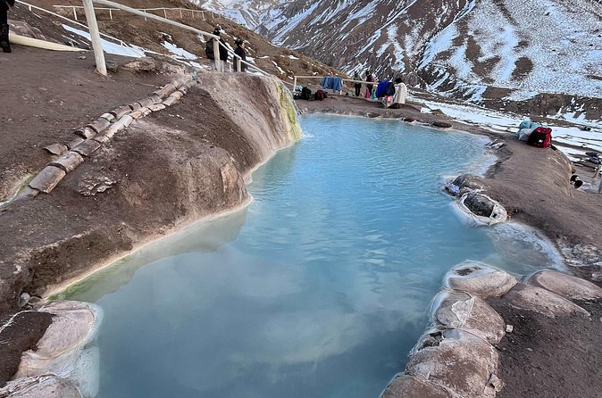 Round Trip 4x4 to Thermal Hill from Cajon del maipo - Breakfast or eleven with a mountain view