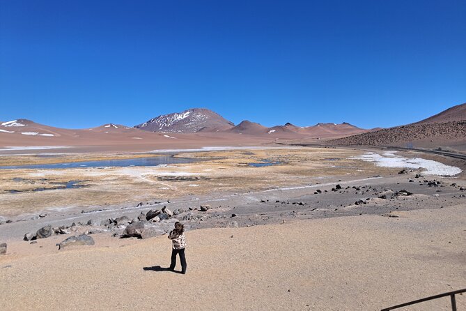 Route of the Salars and Monks of the Pacana - The quiet scale of Salar de Aguas Calientes