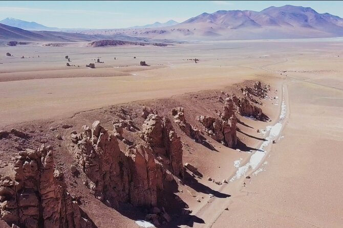 Salares Route and Exploration of the Caldera de la Pacana - The Pacana caldera and its volcanic ash monks