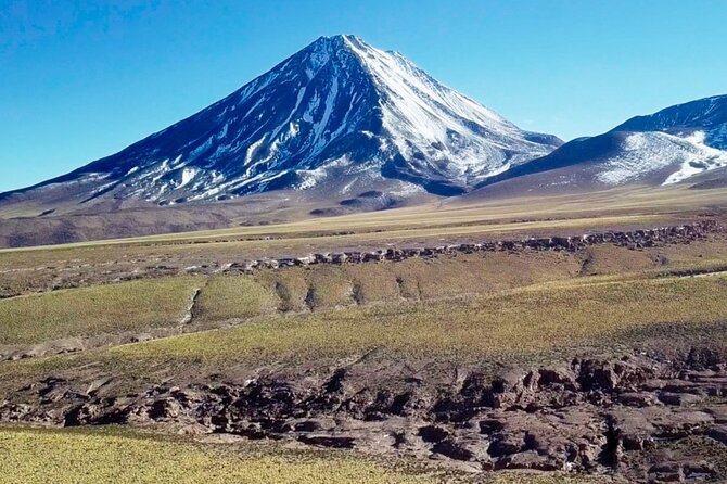 Salares Route and Exploration of the Caldera de la Pacana - Breakfast with Licancabur and Juriques