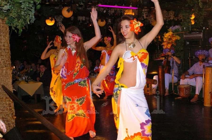 San Cristobal Hill Night Tour with Dinner Show - Why this evening tour appeals