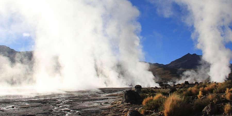 San Pedro de Atacama: El Tatio Geyser Field - Breakfast with tea, fruit, and a cold-weather view