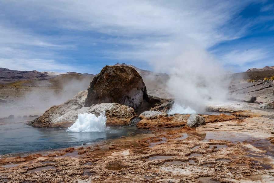 San Pedro de Atacama: El Tatio Geyser Field and Wetlands - Outdoor breakfast in the high Altiplano