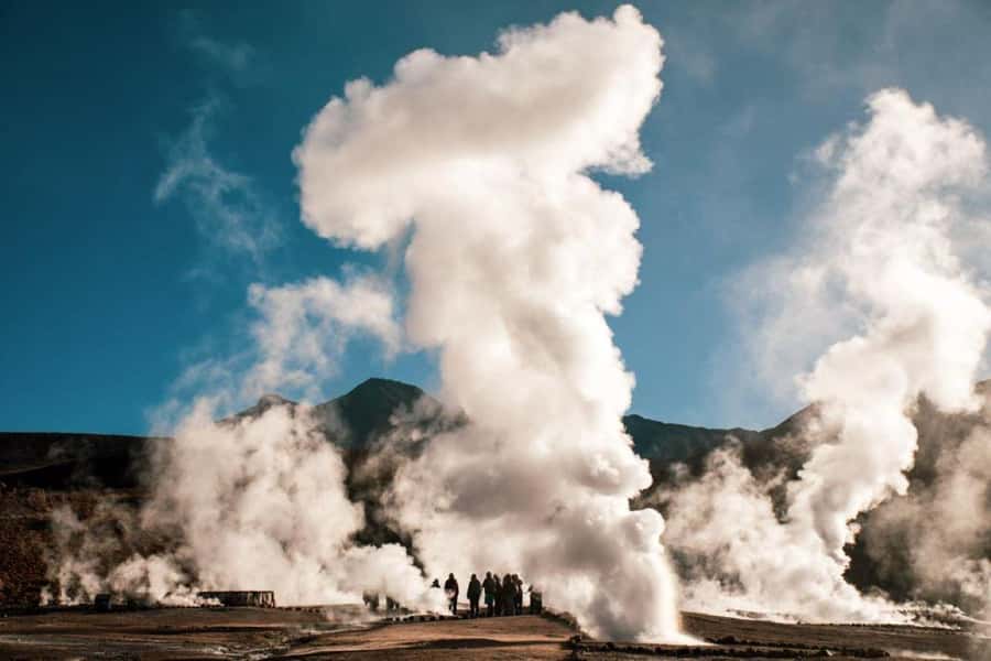 San Pedro de Atacama: Geysers del Tatio - Walking through more than 80 active geysers