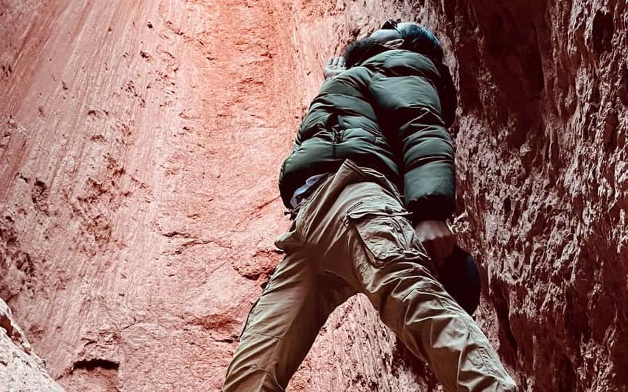 San Pedro de Atacama: Rainbow Valley and Petroglyphs Tour - Small groups and the guide experience