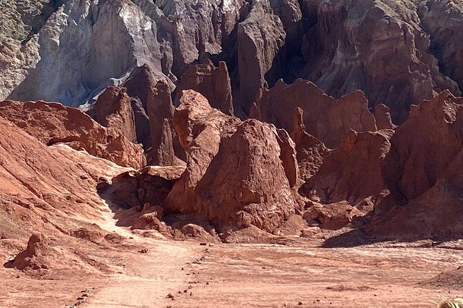 San Pedro de Atacama: Rainbow Valley Tour - Yerbas Buenas and the petroglyphs