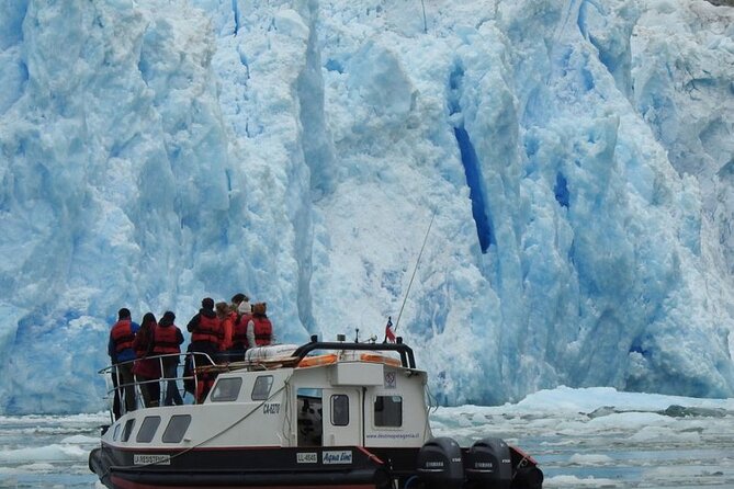 San Rafael Glacier Lagoon Cruise with Breakfast, Lunch & Whisky - Three hours of water, ice, and changing views