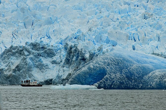 San Rafael Glacier Lagoon Cruise with Breakfast, Lunch & Whisky - The return to Bahía Exploradores and Puerto Río Tranquilo