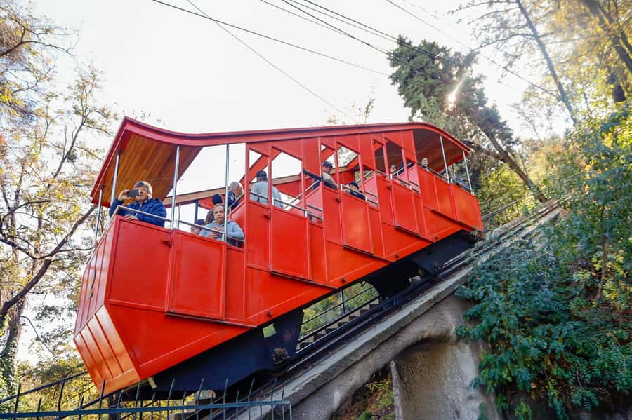 Santiago: 1-Day Hop-On Hop-Off Bus and Cable Car Ticket - Bellavista, Plaza de Armas, and La Moneda