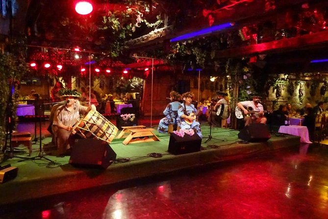 Santiago: Bali Hai Dinner & Show, Transport and Wine refill - Inside Bali Hai: dinner first, show throughout