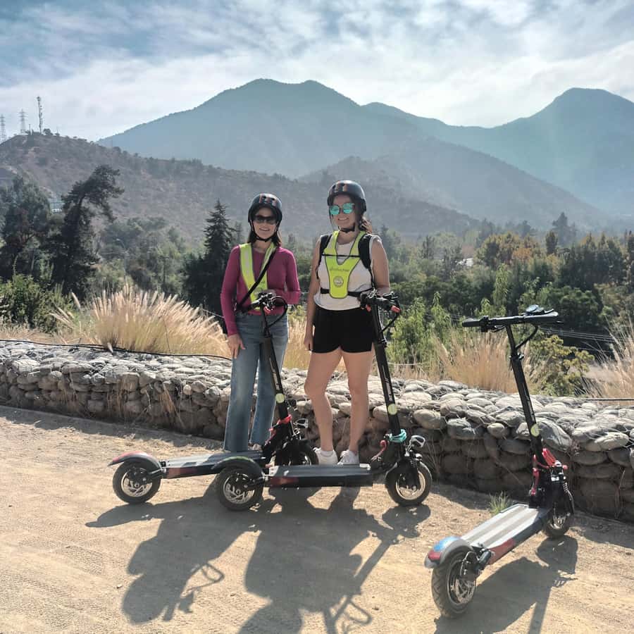 Santiago by Scooter: A Journey between Nature and Urbanism - Starting at La Subida with the right gear