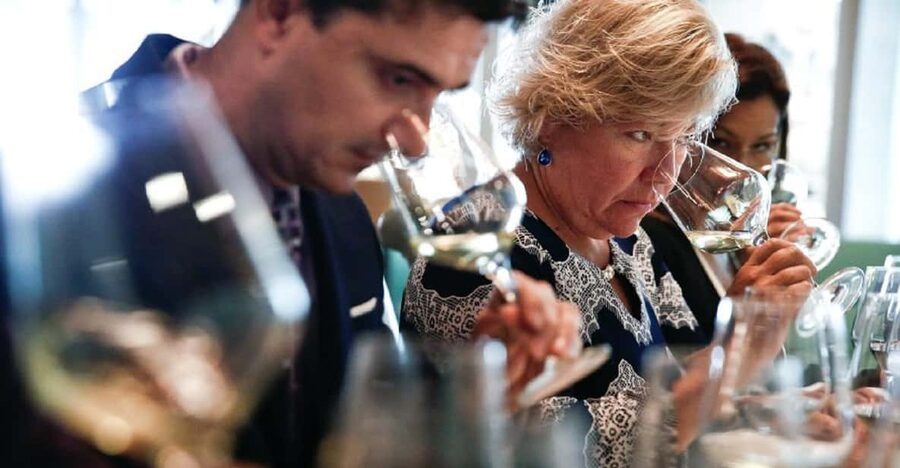Santiago: Concha y Toro Winery 4–Hour Tour & Sommelier Class - Inside Casillero del Diablo, the Devil’s Locker