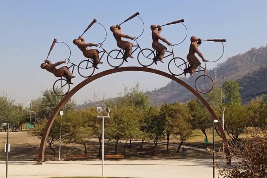 Santiago de Chile: Half-Day City Tour with Local Cuisine - Bellavista for food and street life