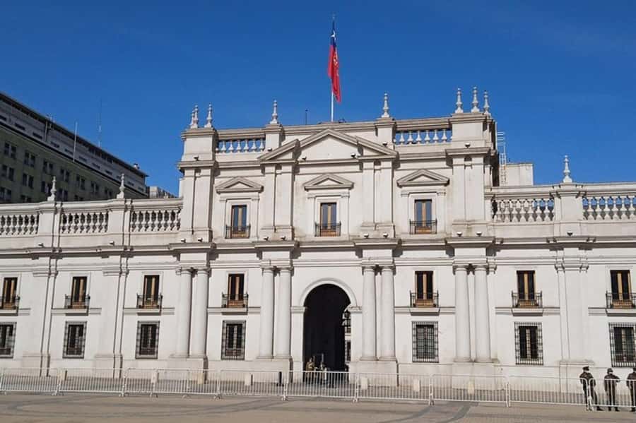 Santiago de Chile: Half-Day City Tour with Local Cuisine - Palacio de la Moneda and the political center