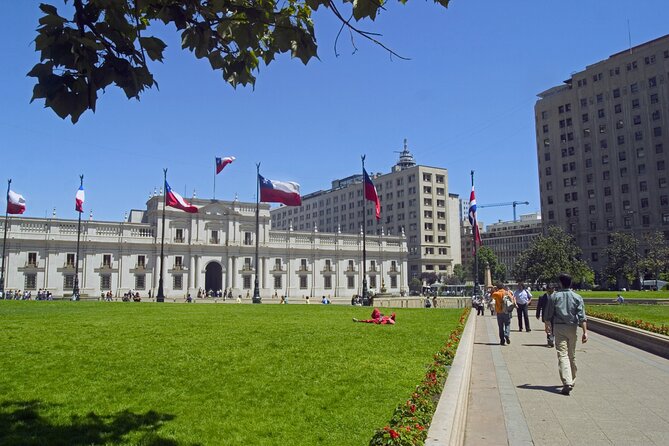 Santiago de Chile Private Walking Tour-5 Hours with Hotel Pick-up - La Moneda and the political heart of Chile