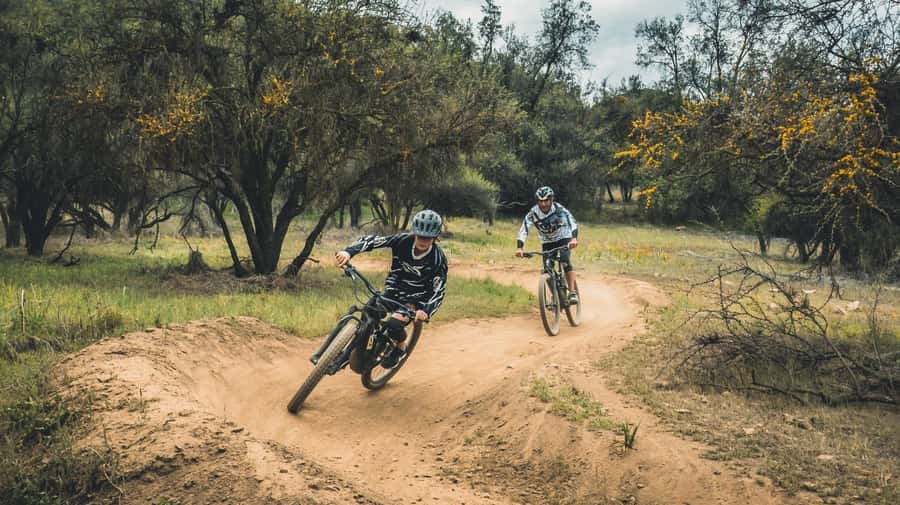 Santiago: E- Mountain Bike Rental to ride in a bike park - Why El Durazno works so well for a short Santiago outing