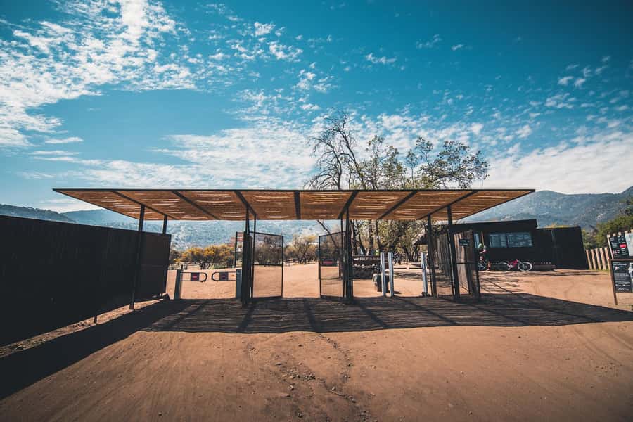 Santiago: E- Mountain Bike Rental to ride in a bike park - What the price of $100 really buys you