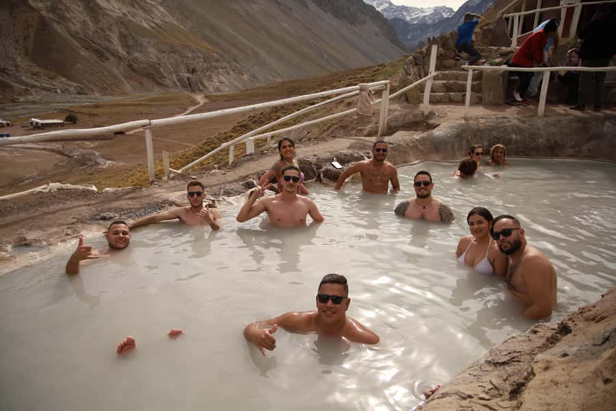 Santiago: Full day Embalse del Yeso, Casa de Chocolate, picnic & Hot Springs - Termas Valle de Colina and the warm volcanic pools