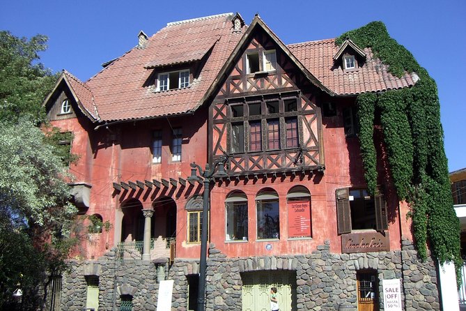 Santiago: Full-Day Neruda's Route Tour, include entraces to museums - Guide service and the audio narration