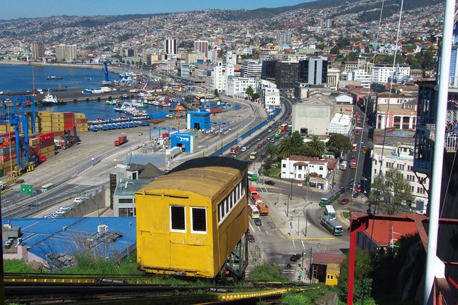 Santiago: Full day tour to Valparaiso and Viña del Mar city - From Santiago to the Pacific coast