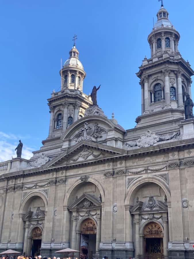 Santiago: Guided City Tour through the historic center of Santiago - Streets, monuments, and the route between them