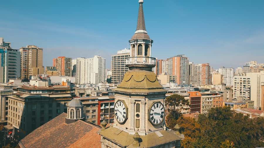 Santiago: Guided Full-Day Walking Tour with a Chilean Lunch - Guide quality and language fit