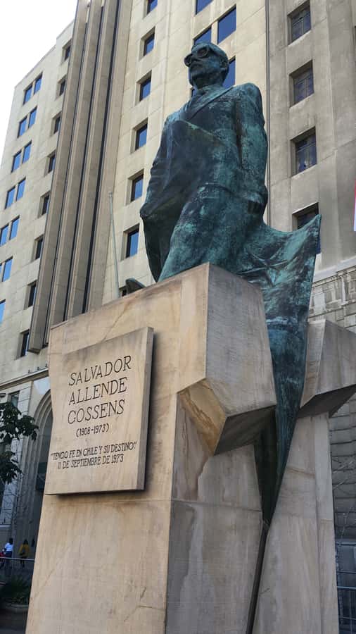 Santiago: Guided Walking Tour through the Historic Center - La Moneda Palace and Chile’s presidential center