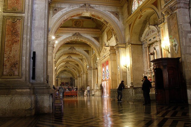 Santiago Half-Day Walking Tour with Hotel Pick up & Food Sample - Mercado Central and the first taste of local life
